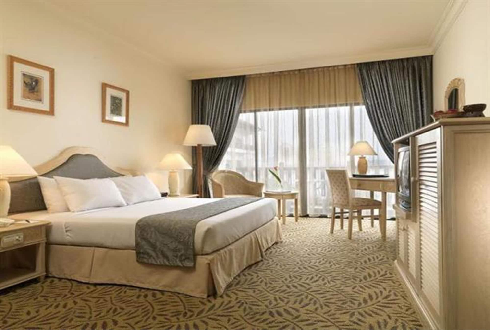 Mines Beach Resort Hotel Сери-Кембанган Экстерьер фото