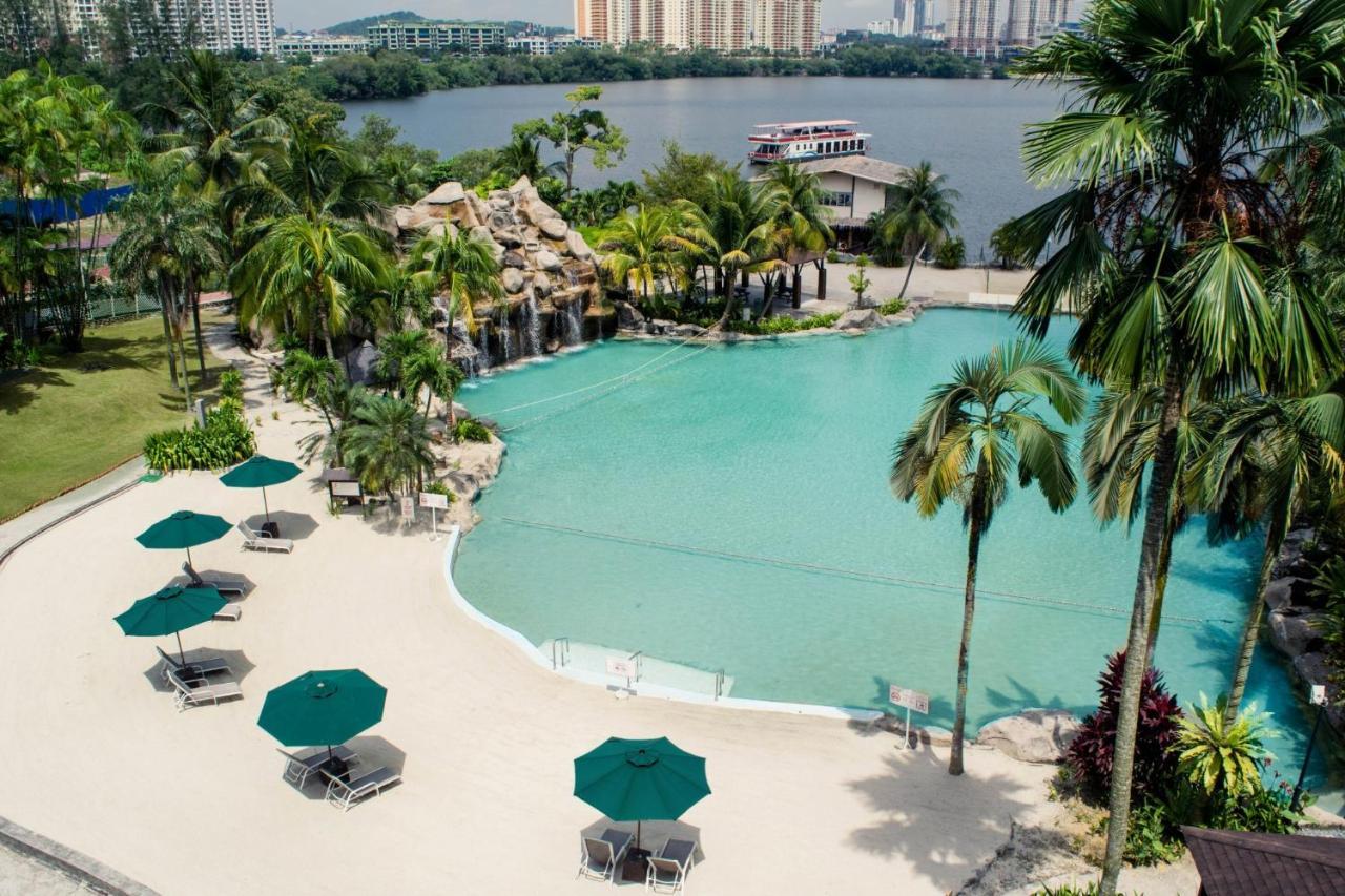 Mines Beach Resort Hotel Сери-Кембанган Экстерьер фото