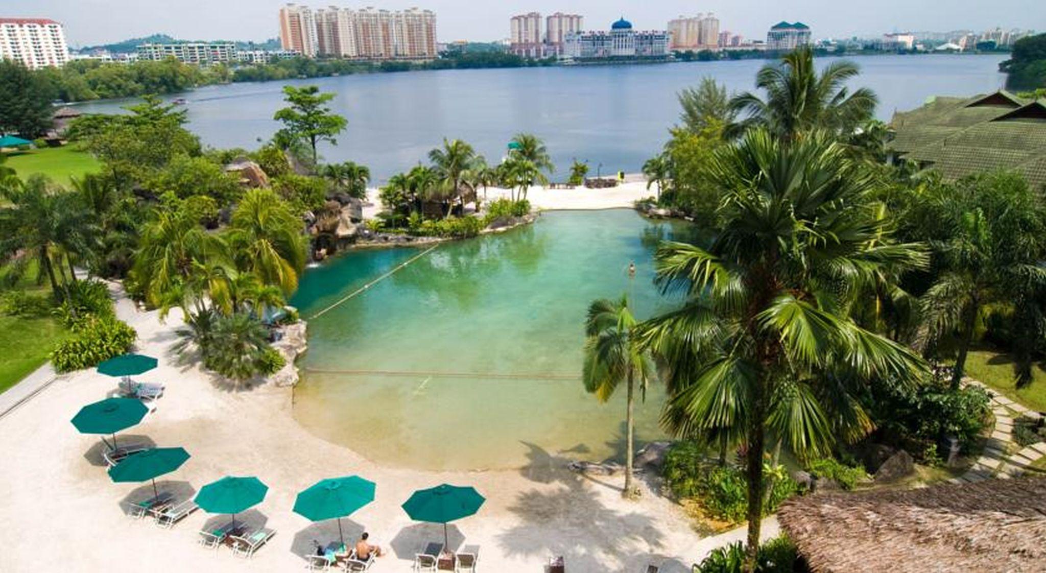 Mines Beach Resort Hotel Сери-Кембанган Экстерьер фото