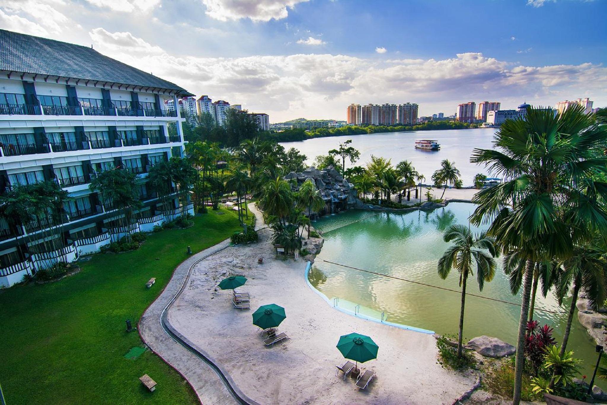 Mines Beach Resort Hotel Сери-Кембанган Экстерьер фото
