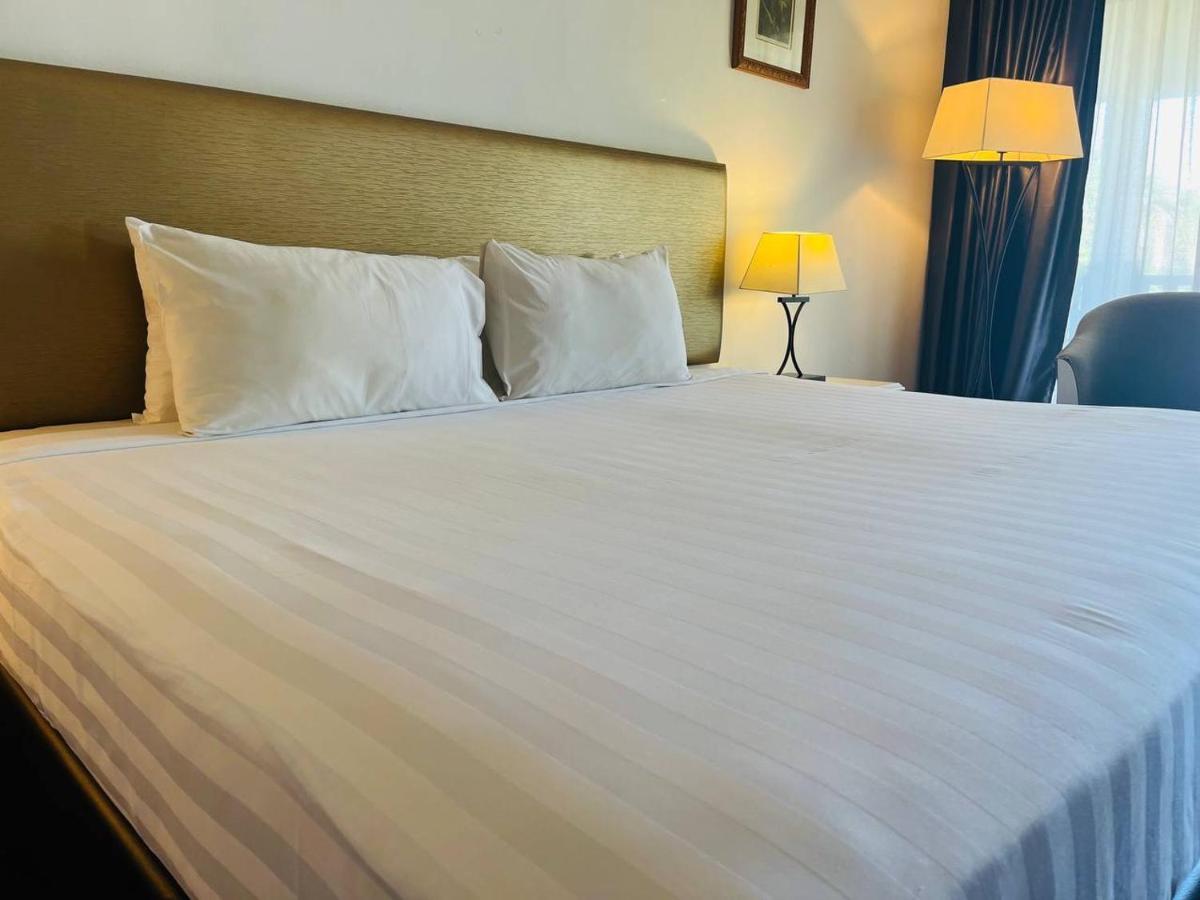 Mines Beach Resort Hotel Сери-Кембанган Экстерьер фото