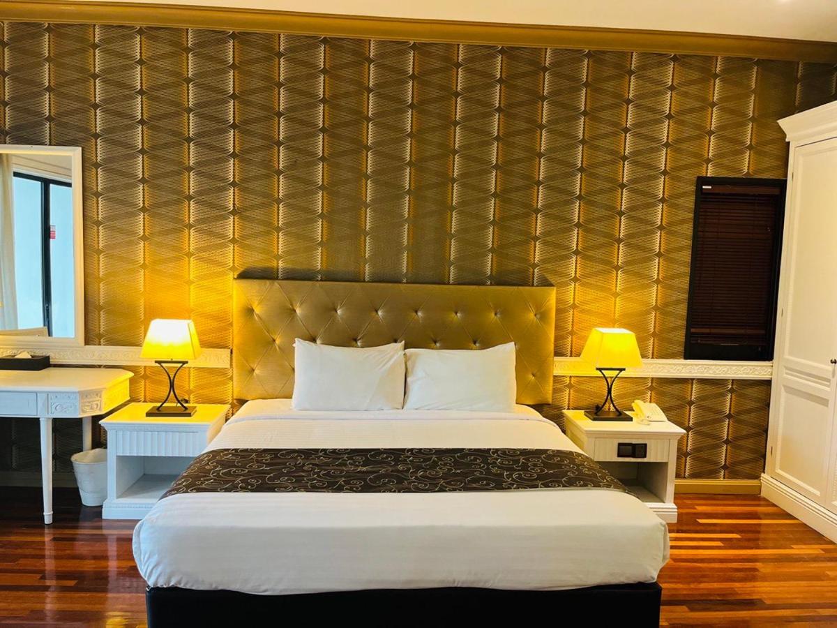 Mines Beach Resort Hotel Сери-Кембанган Экстерьер фото