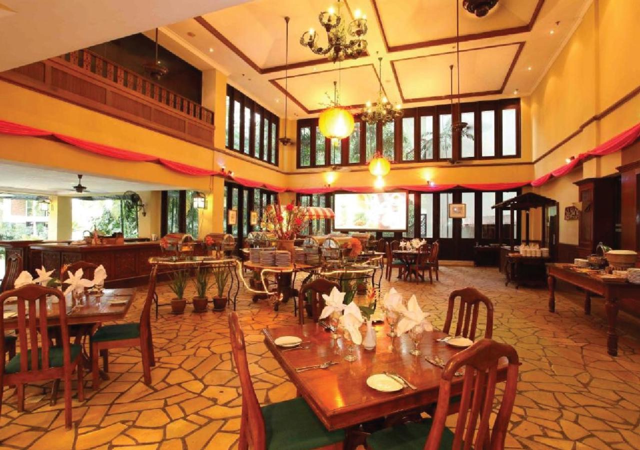 Mines Beach Resort Hotel Сери-Кембанган Экстерьер фото