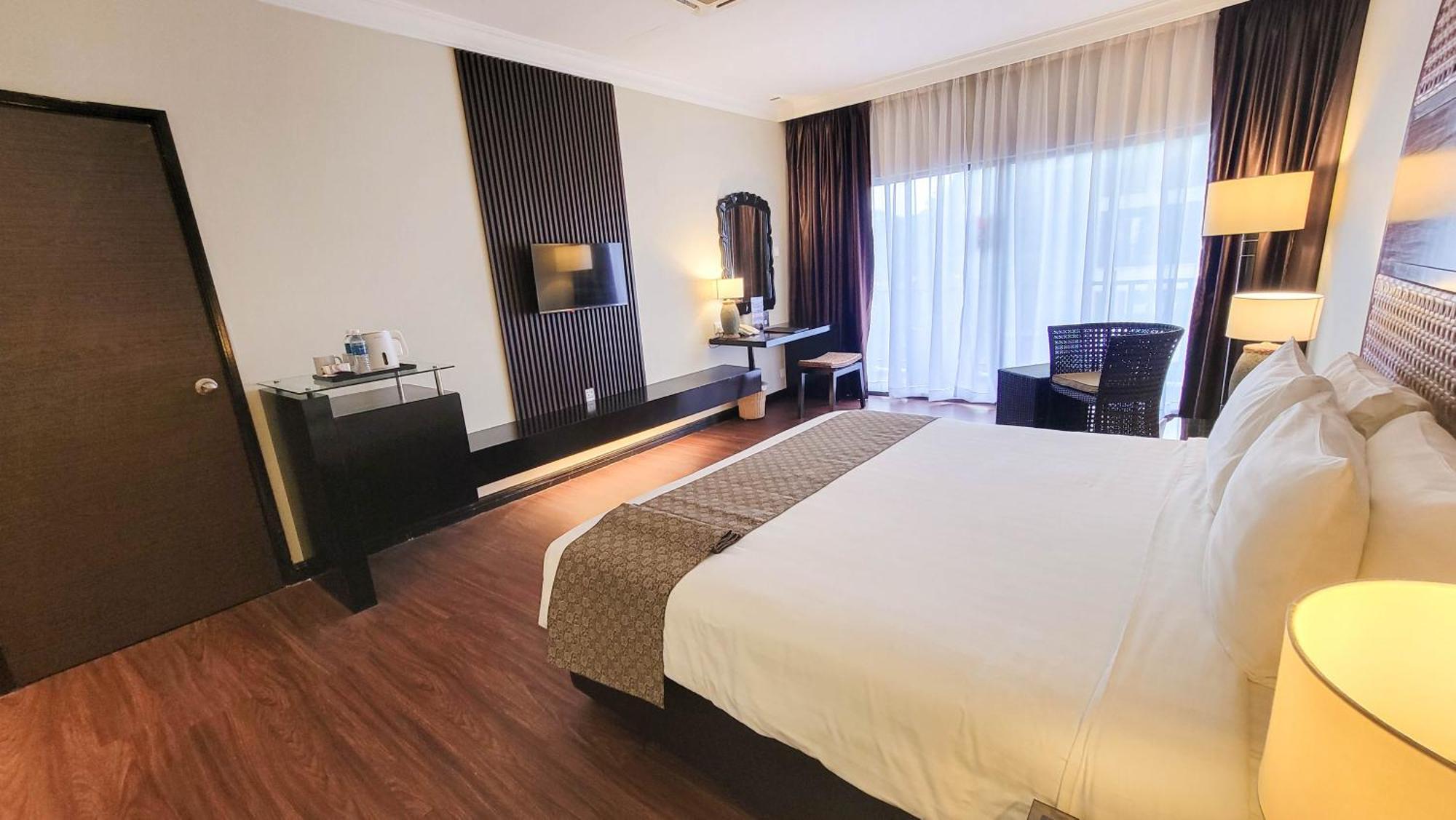 Mines Beach Resort Hotel Сери-Кембанган Экстерьер фото